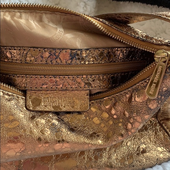 Michael Kors hand bag - Picture 3 of 10